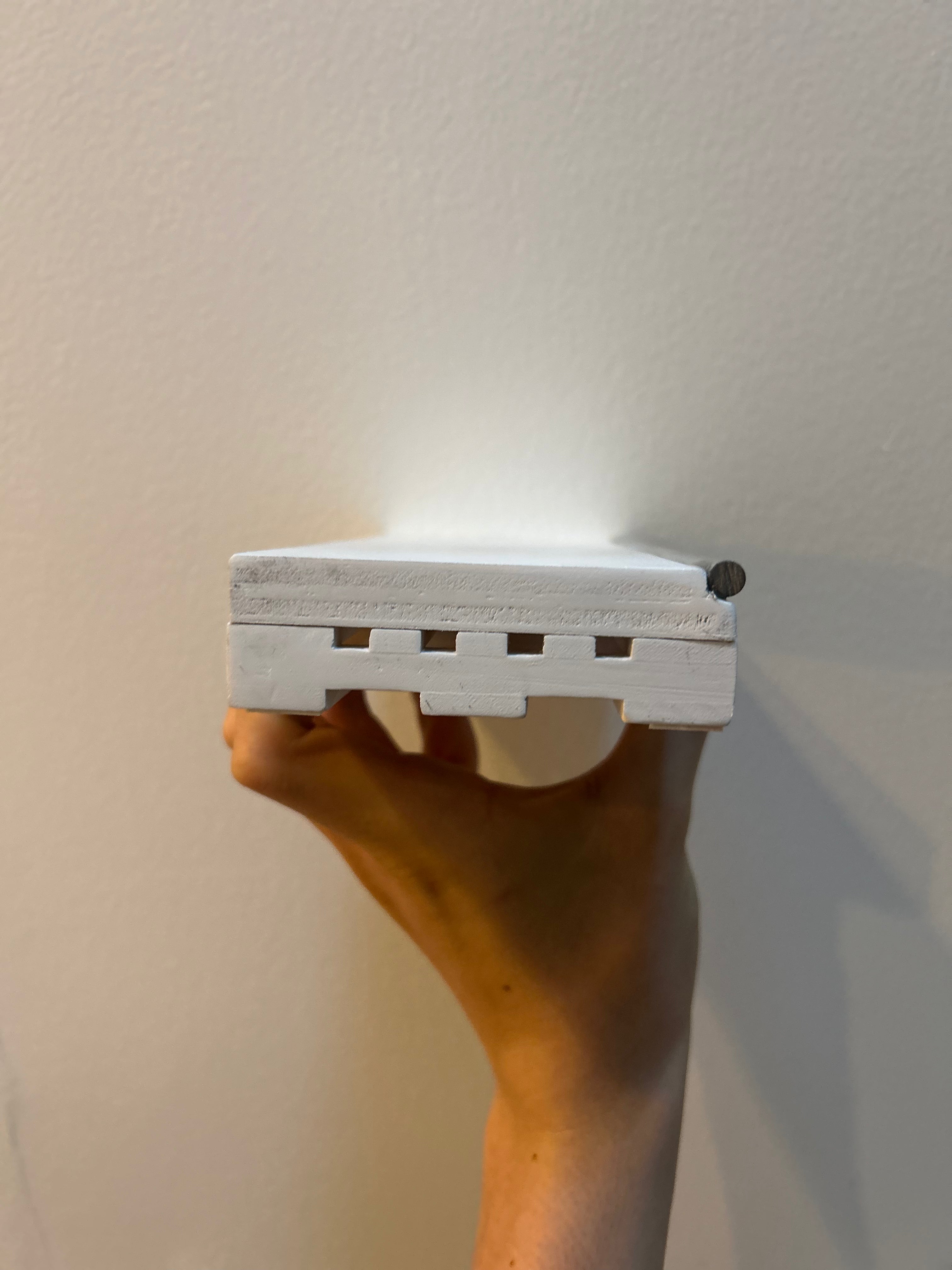 LAME White Pallet Ledge