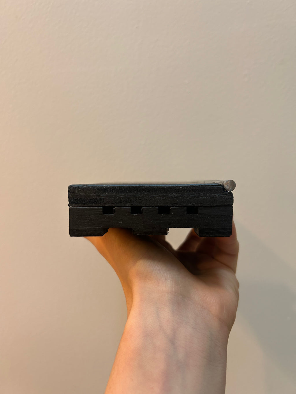 LAME Black Pallet Ledge